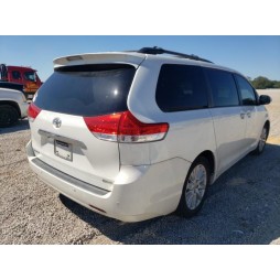 2014 TOYOTA SIENNA XLE