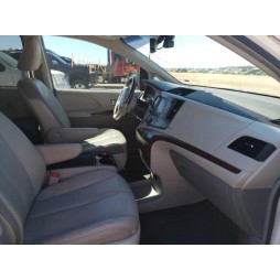 2014 TOYOTA SIENNA XLE