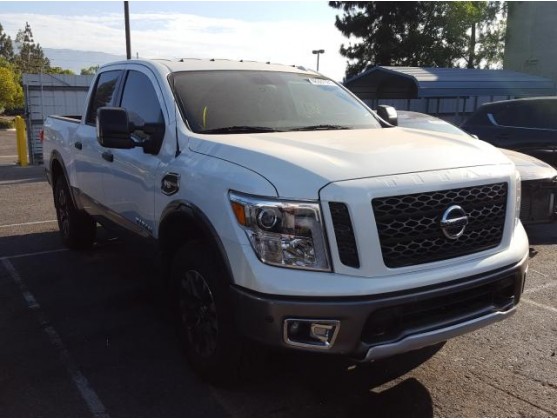 2017 NISSAN TITAN SV