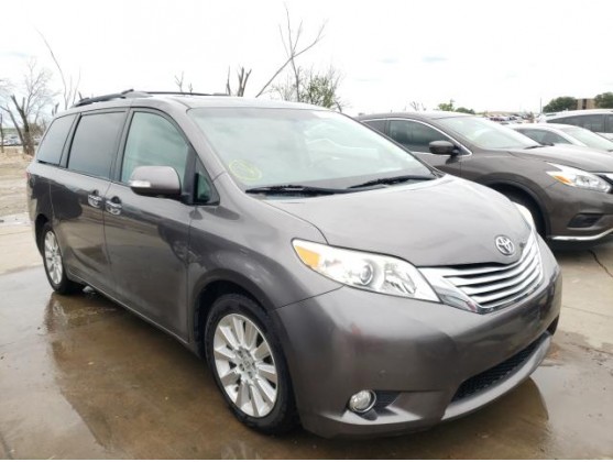 2013 TOYOTA SIENNA XLE