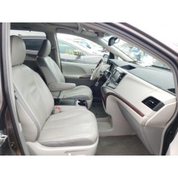 2013 TOYOTA SIENNA XLE