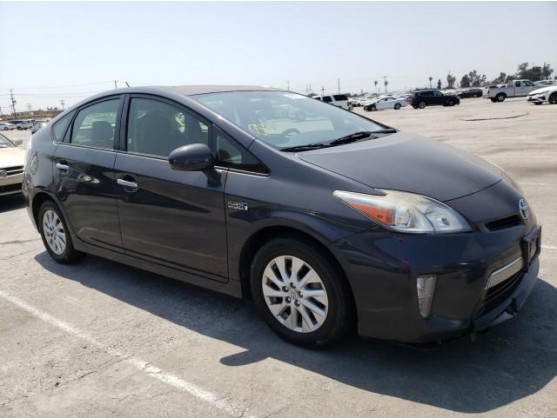 2014 TOYOTA PRIUS PLUG-IN