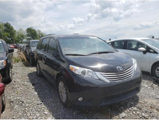 2017 TOYOTA SIENNA XLE