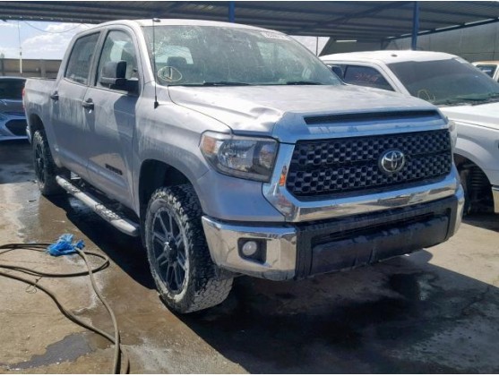 2018 TOYOTA TUNDRA CREWMAX SR5