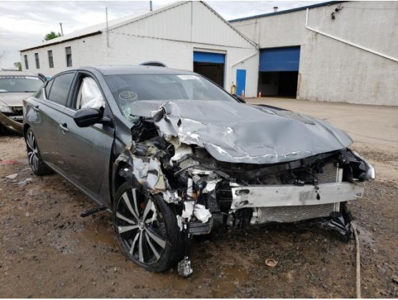 2019 NISSAN ALTIMA SR