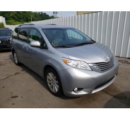 2017 TOYOTA SIENNA XLE