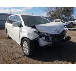 2017 TOYOTA SIENNA XLE