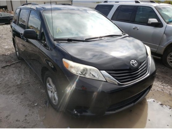 2011 TOYOTA SIENNA LE