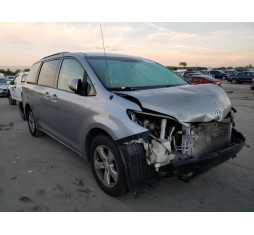 2011 TOYOTA SIENNA LE
