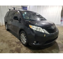2011 TOYOTA SIENNA LE