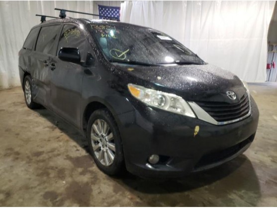 2011 TOYOTA SIENNA LE