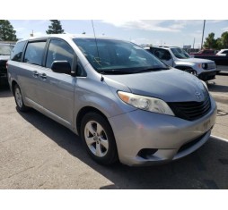 2012 TOYOTA SIENNA