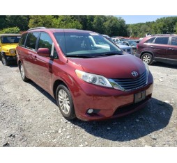 2013 TOYOTA SIENNA XLE