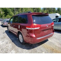 2013 TOYOTA SIENNA XLE