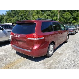 2013 TOYOTA SIENNA XLE