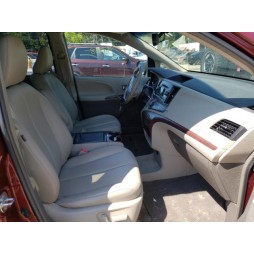 2013 TOYOTA SIENNA XLE