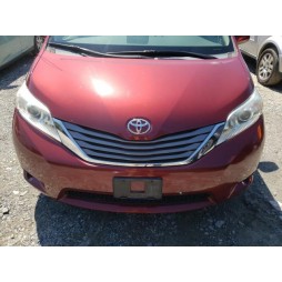 2013 TOYOTA SIENNA XLE