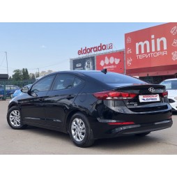 Hyundai Elantra SE